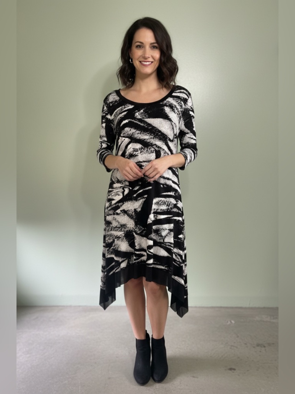Cupio Black & White Abstract Asymmetrical Handkerchief Hem Dress Viscose Large
